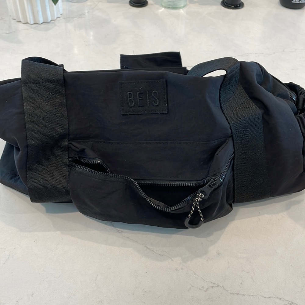 beis duffle (weekender bag)